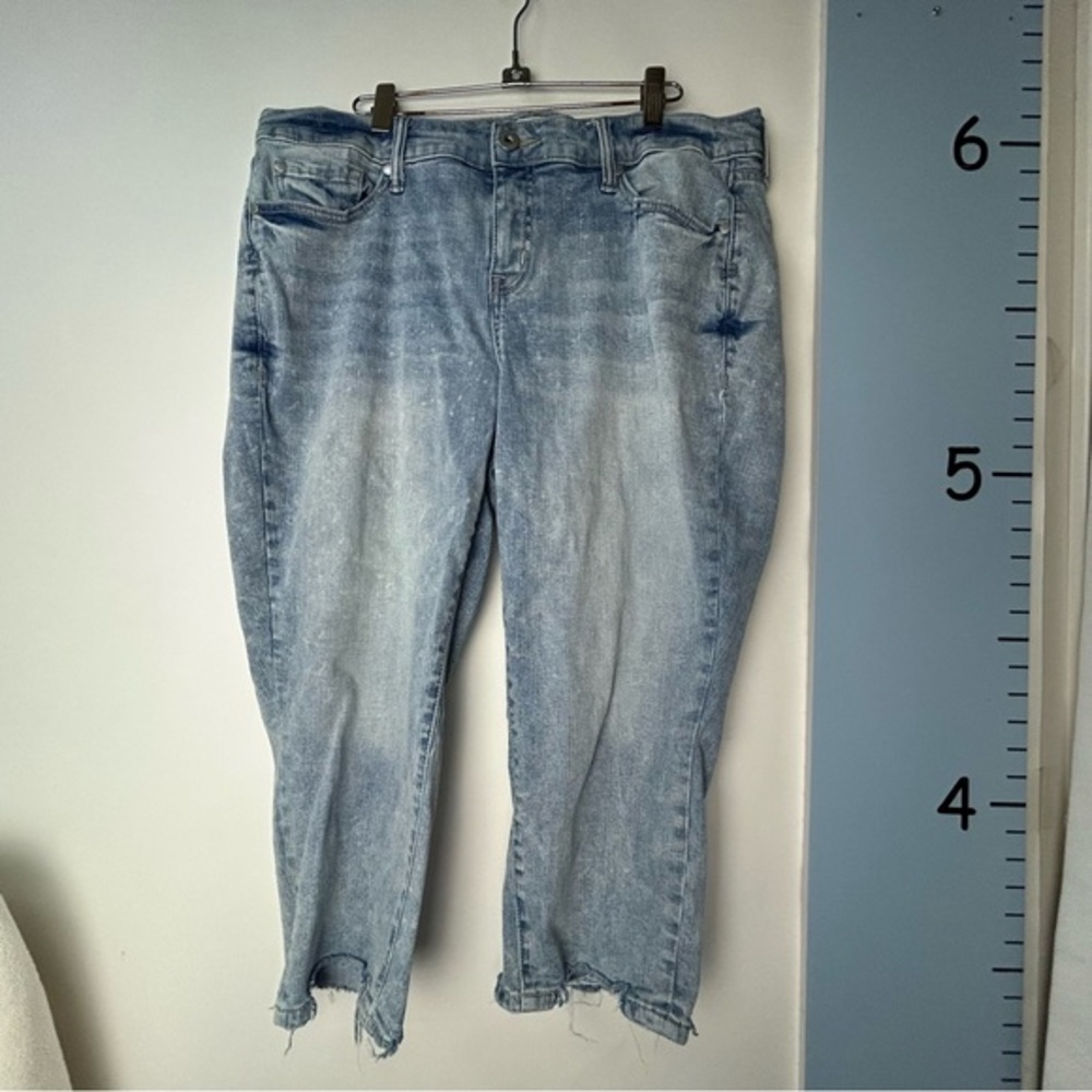 Torrid Blue Denim First at Fit Light Blue Distressed‎ Cropped Jeans 16